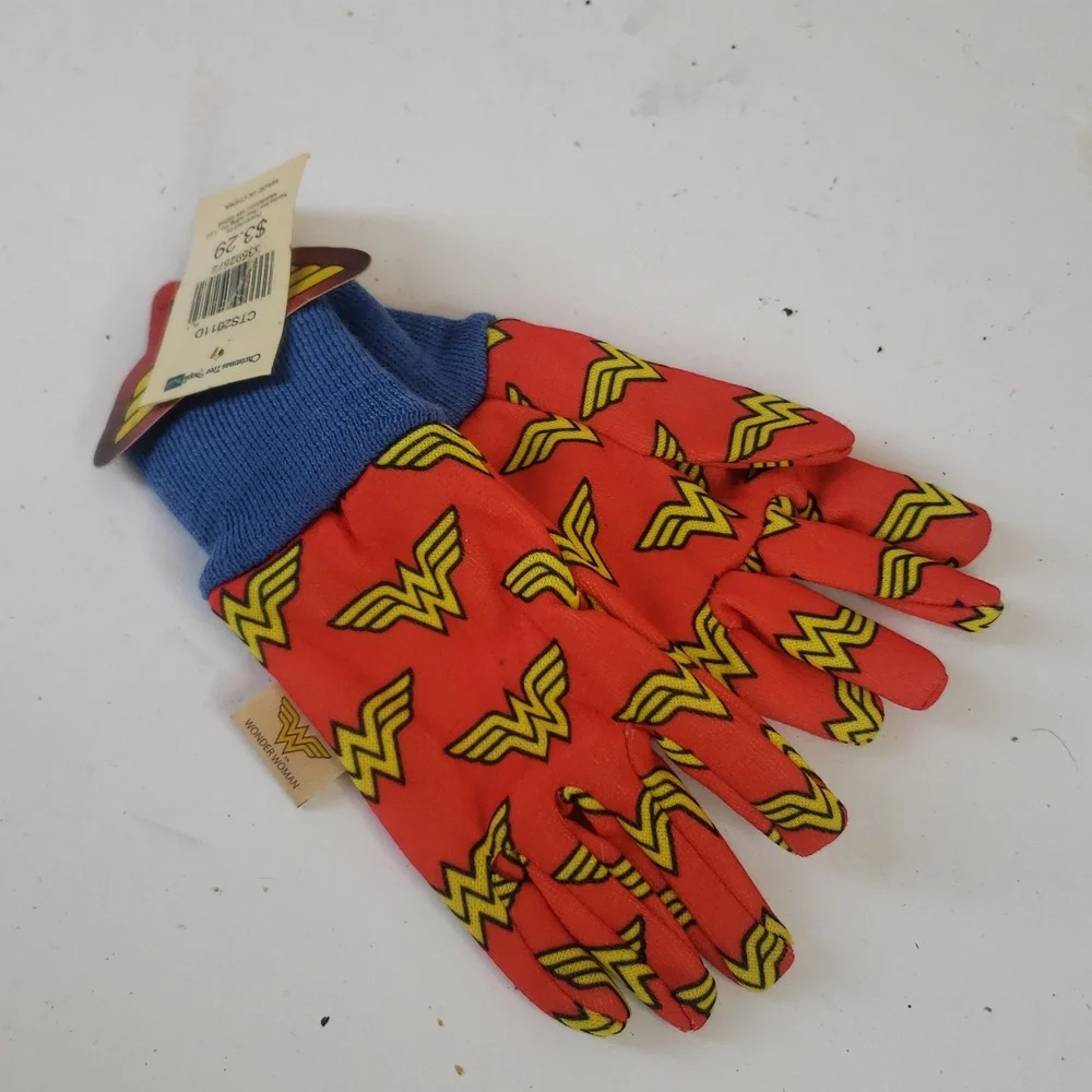 Wonder Woman Gloves NWT Children's